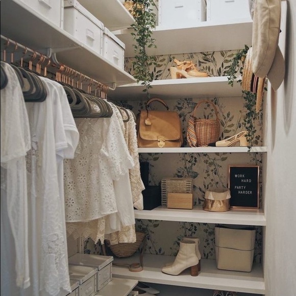 Meet your Posher, Tay - Picture 1 of 1